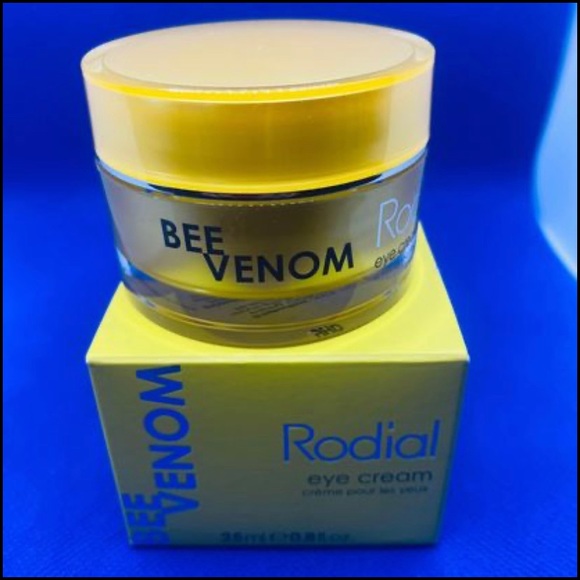 Rodial Bee Venom Eye (0.8 fl. oz.) - Picture 4 of 5